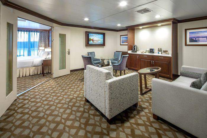 AQV American Duchess Deluxe Suite 1.jpeg